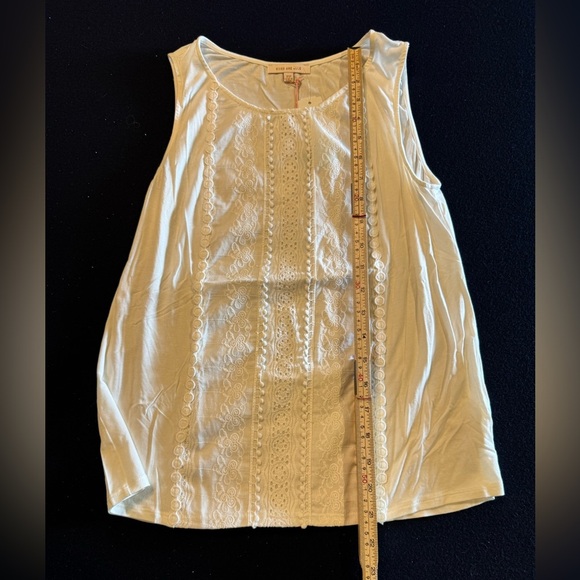 Skies Are Blue White Lace Tank Top - Picture 2 of 6
